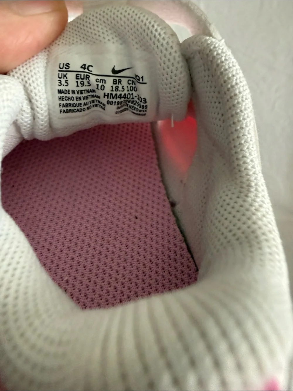 Nike Toddler Cosmic Runner White and Pink Velcro Athletic Sneakers. 4C